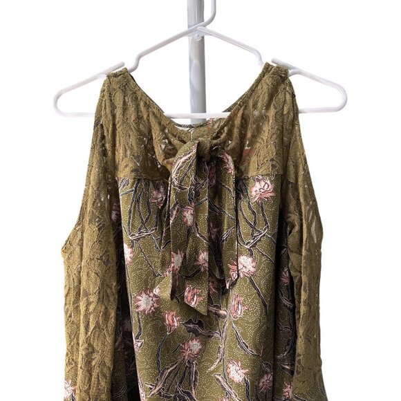 Entro Green Floral Lace Cold Shoulder Dress Size Small  With Bow Detail EUC - Picture 5 of 9